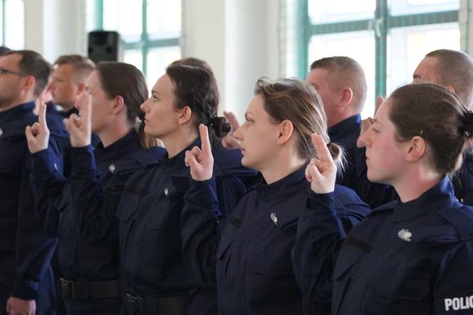 Ślubowanie nowych policjantów w Olsztynie [ZDJĘCIA]