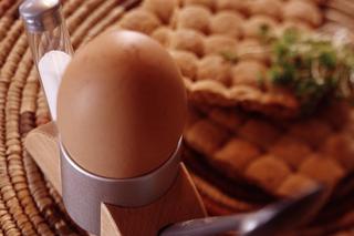 Kieliszek do jajka z drewnianym akcentem