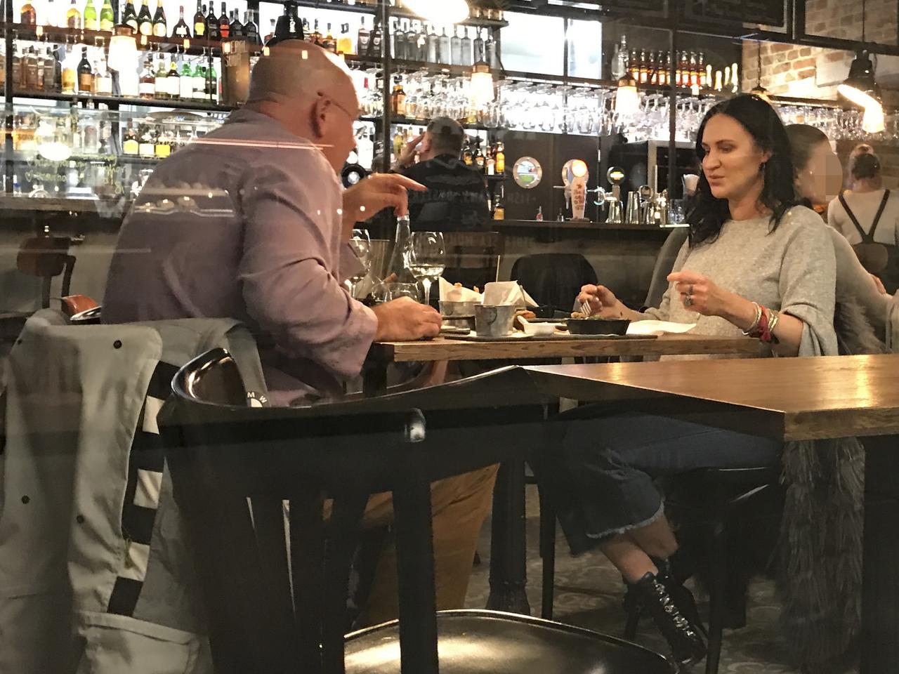 KAYAH NA KOLACJI Z MĘŻEM FIGURY!_1PUBL