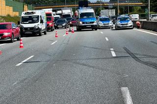 Wypadek na S8 w Warszawie. Rozbita wojskowa ciężarówka i dwa auta, są ranni