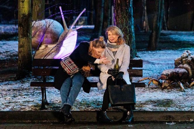 Na Wspólnej odc. 3457. Daria (Patrycja Topajew), Paulina (Marta Walesiak)