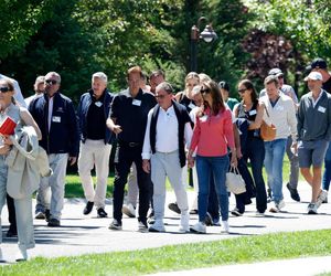 Rusza letni obóz dla miliarderów! Bill Gates ma nietęgą minę, Bezos promienieje