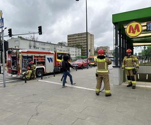 Pożar w metrze! Ewakuacja pasażerów, 5 stacji zamkniętych