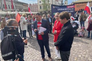 Anty-ukraińska pikieta na Rynku w Rzeszowie zagłuszona przez próby do koncertu Breakout Days	