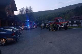 Zawaliły się schody Karczmy Zbójnickiej w Zawoi! Kilka osób trafiło do szpitala [ZDJĘCIA]