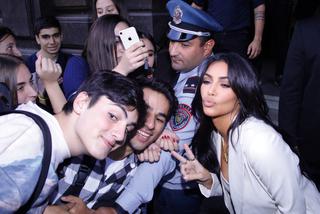 Kim Kardashian przytyła w rok 8 kilogramów! Trenerka personalna odchudzi celebrytkę?