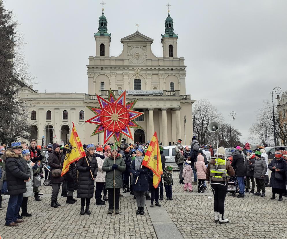 Orszak Trzech Króli w Lublinie - przygotowania przed katedrą