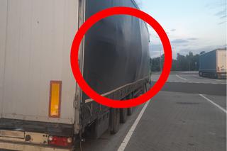 A4 w Palikówce: Ogromny ładunek mógł wypaść w każdej chwili z naczepy ciężarówki [ZDJĘCIA]