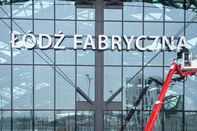 Dworzec Łódź Fabryczna oznaczony! Świetlnych napisów będzie... aż sześć