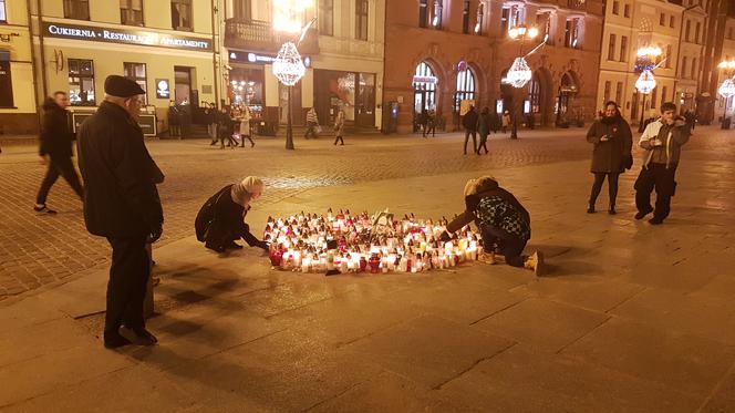 Torunianie nagrali kondolencje dla rodziny Pawła Adamowicza i gdańszczan