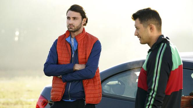 Barwy szczęścia odc. 2009. Oskar Kołecki (Maciej Czachowski), Cyprian (Damian Haberny)