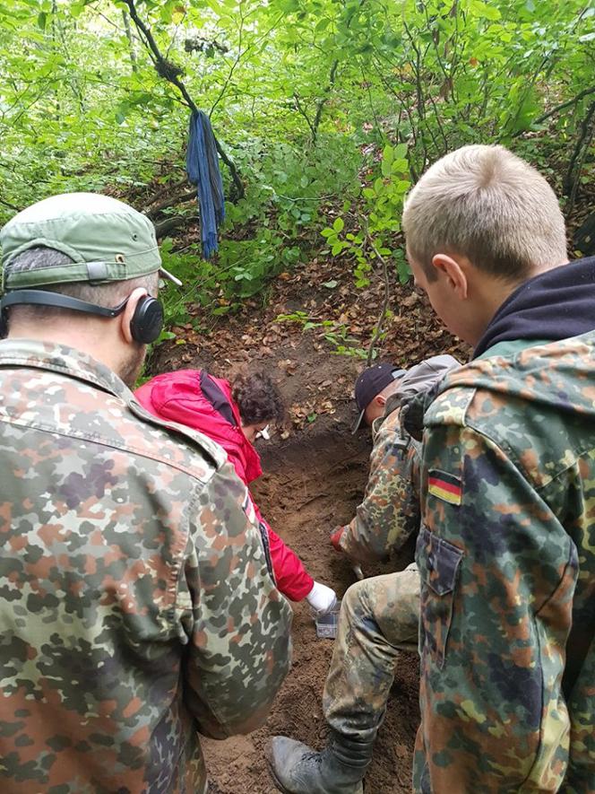 Skarb odnaleziony w lesie koło Strzelinka [ZDJĘCIA]