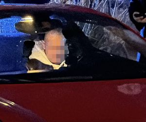 Znany TikToker driftował czerwonym Ferrari. Rozbił auto i uciekł