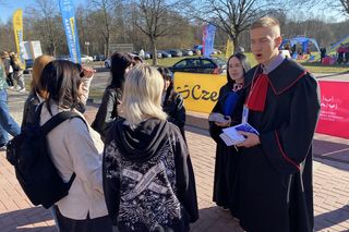 Dzień Otwarty UWM. Ogromne zainteresowanie olsztyńską uczelnią. Tłumy w bibliotece