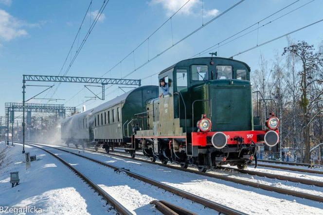 Kolejkowe zakamarki Wrocławia wracają w mikołajkowej odsłonie! Przejedź się pociągiem retro 