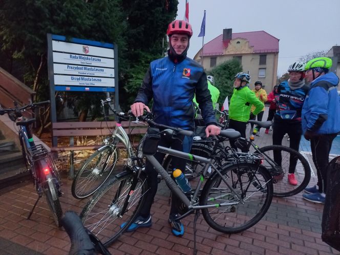 Z Leszna wystartował rajd rowerowy "Biało-Czerwono Zakręceni"