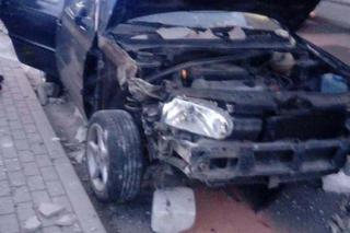 Groźny wypadek w Więcborku! Auto uderzyło w budynek! [ZDJĘCIA]