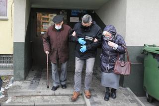 Miasto pomaga seniorom z Bełchatowa dotrzeć na szczepienia przeciw COVID-19. Pierwszy transport za nami [AUDIO]