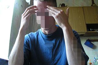 Umówił się z dziewczyną, przeżył horror. Zgotowali Darkowi piekło w maluchu