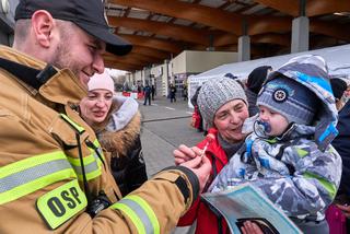 Wojna w Ukrainie. Podkarpaccy strażacy wykonali tysiące kursów. Przewożą  uchodźców z punktów granicznych [ZDJĘCIA]