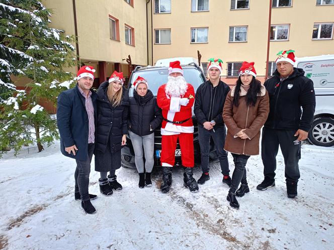 Do dzieci z domów dziecka trafiło łącznie 220 dużych paczek słodyczy