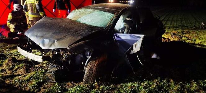 Lipiny. Makabryczny wypadek audi! Pasażerka nie żyje, kierowca - ciężko ranny [ZDJĘCIA]
