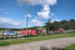 Nietrzeźwy kierowca hyundaia staranował 17-latka pod Kartuzami. Chłopak walczy o życie [ZDJĘCIA].