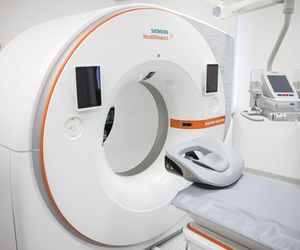 Nowoczesny tomograf w krakowskim szpitalu wojskowym. Sprzęt z funduszy KPO zaprezentował szef MON