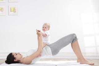 Ćwiczenia po porodzie na brzuch: ćwicz z dzieckiem i wzmocnij mięśnie brzucha po ciąży