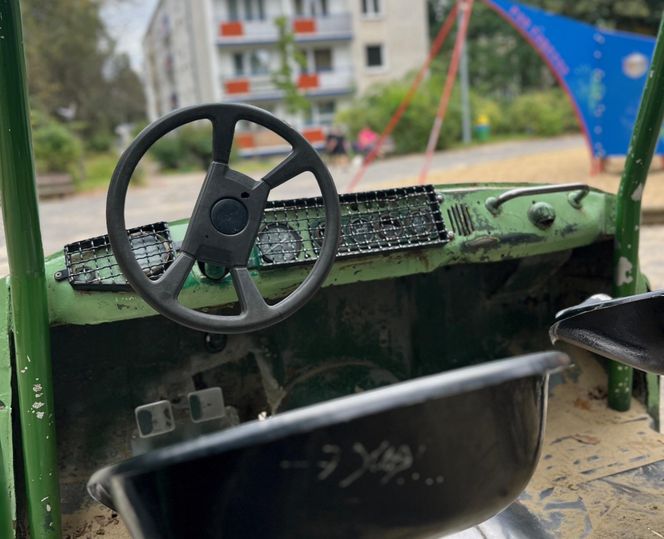 Lublin świętuje 65-lecie placu zabaw na LSM. Rakieta i gazik wciąż przyciągają dzieci