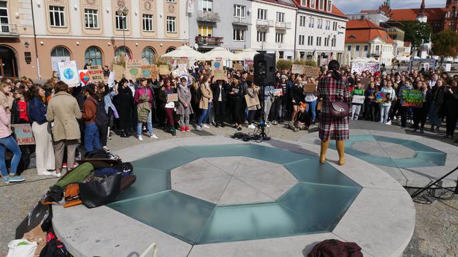 Białystok: Młodzieżowy Strajk Klimatyczny - "Najpierw natura, potem matura"