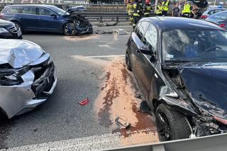 Paraliż na S8 w Warszawie! Potężny karambol, zderzyło się 6 aut, droga jest zablokowana