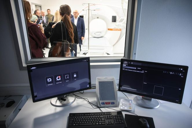 Nowoczesny tomograf w krakowskim szpitalu wojskowym. Sprzęt z funduszy KPO zaprezentował szef MON