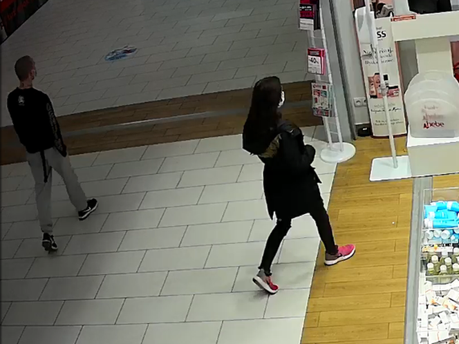 Kradzież doskonała? W taki sposób para z Gliwic wyniosła z drogerii cenne kosmetyki. Nagranie szokuje [WIDEO]