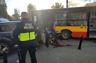Kolizja autobusu z samochodem osobowym na Pradze-Północ