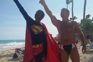 ZABRAŁ DOMINIKĘ NA DOMINIKANĘ.