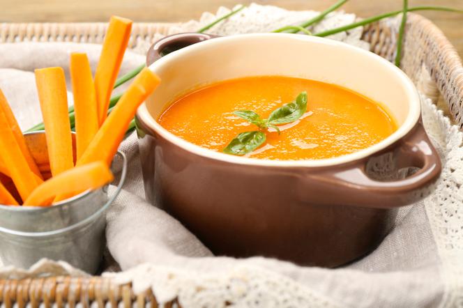 Zupa z pomarańczowych warzyw z menu beszamel.pl DIETETYCZNIE