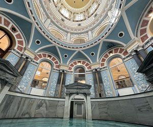 Najpiękniejszy basen w Polsce. Kąpiel pod kopułą jak z bajki na Dolnym Śląsku