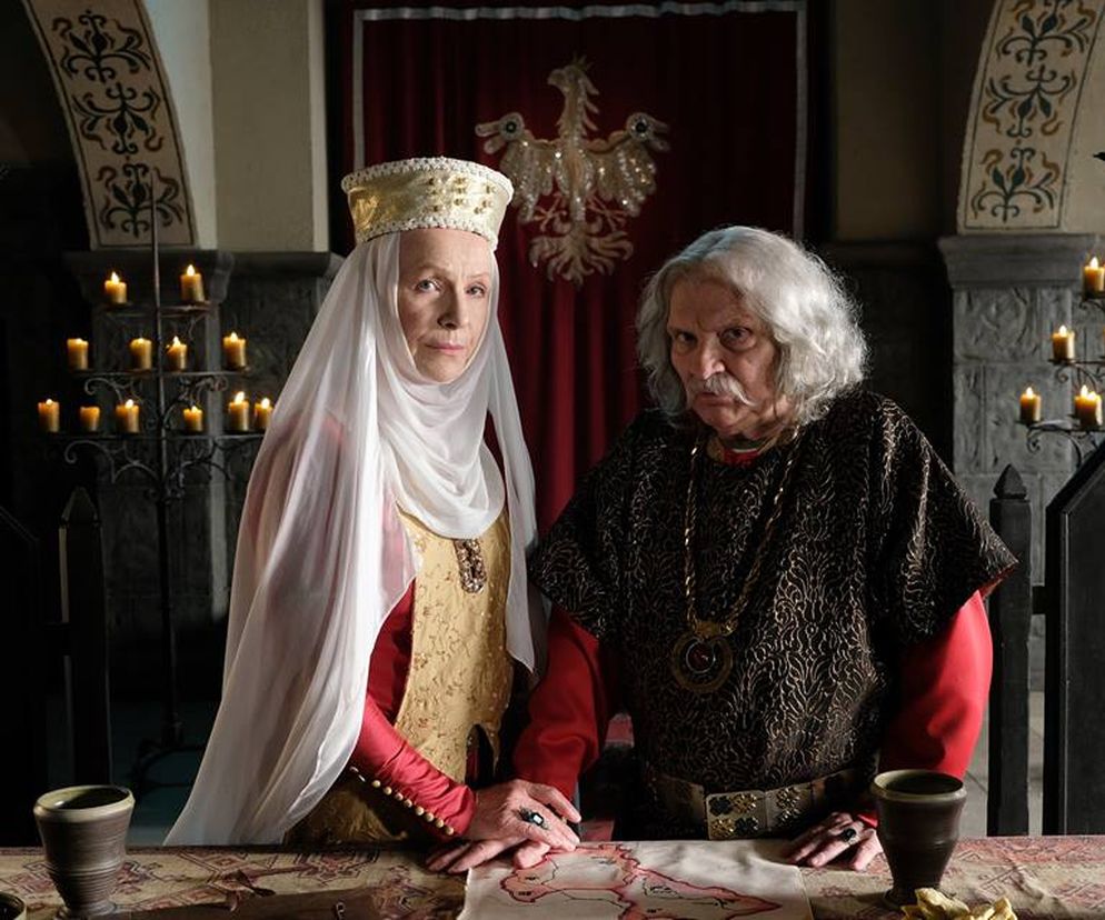 Król Władysław Łokietek z Królową Jadwigą - głowy rodu w serialu Korona Królów.