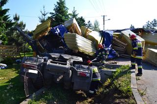 Nowe Brzesko. Tir wjechał w przystanek autobusowy