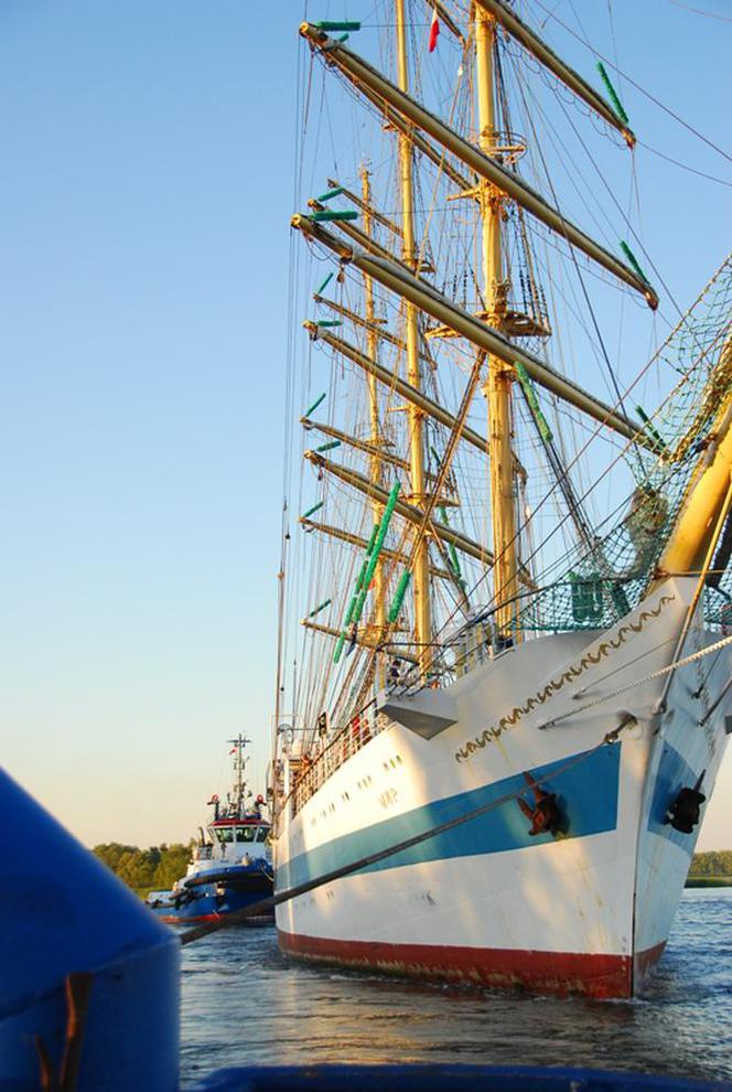 Niebieskie holowniki wprowadzą jachty do Szczecina