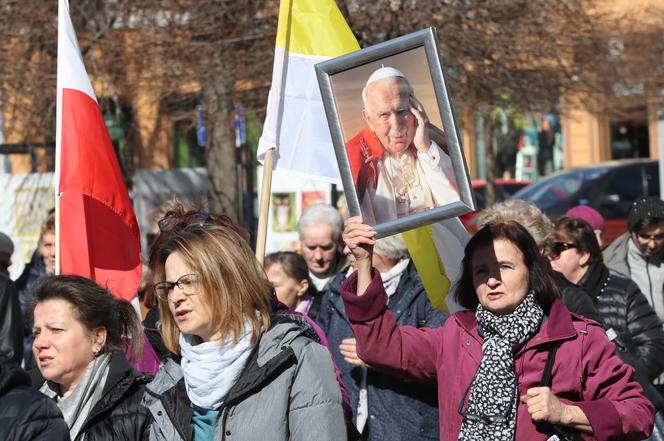 Marsz w obronie Jana Pawła II w Nowym Targu. „To przechodzi ludzkie pojęcie"