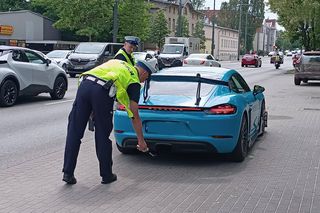 Nadmorski kurort pod lupą policji. Kierowcy mogą stracić dowody rejestracyjne