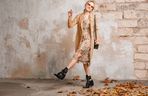Wiosną łączymy romantyczne sukienki z elementami motocyklowymi. Moto boho to najmodniejszy styl nadchodzącego sezonu! 
