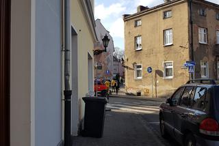 Tragedia w Lesznie. Na chodniku zmarł mężczyzna