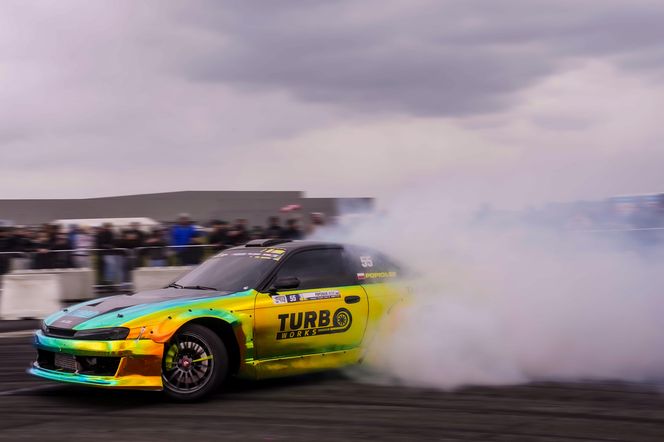 SkillZone Festiwal - motoryzacyjne emocje na lotnisku w Mielcu