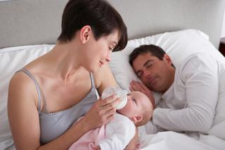 SPANIE Z DZIECKIEM – do kiedy i czy w ogóle pozwolić dziecku na spanie z rodzicami