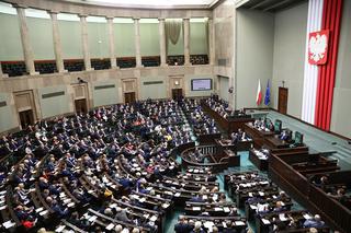 Waloryzacja rent i emerytur 2019. Sejm znowelizował ustawę. Co się zmieni? [TABELA]