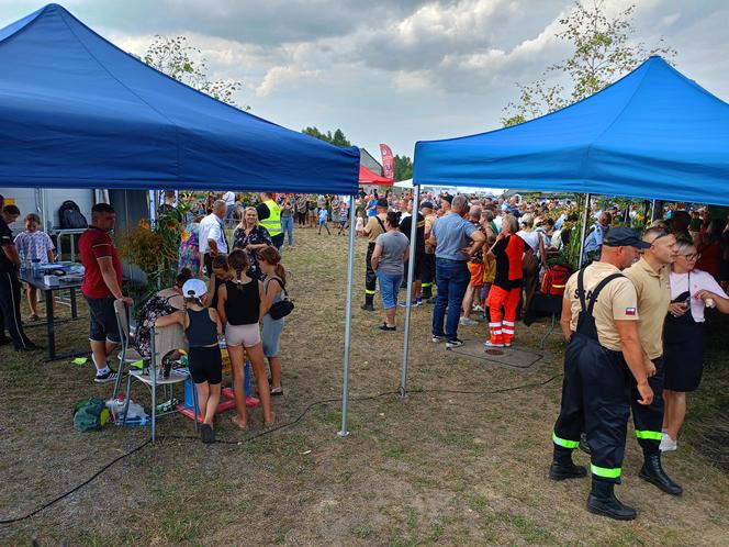 Mimo wyjątkowo upalnego dnia, panie z lokalnych KGW ulepiły w Pierogu setki przepysznych pierogów!