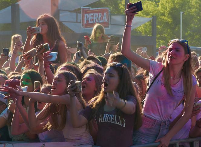 Lublin: Festiwal Kolorów 2018. Kolory Holi wystrzeliły w powietrze!